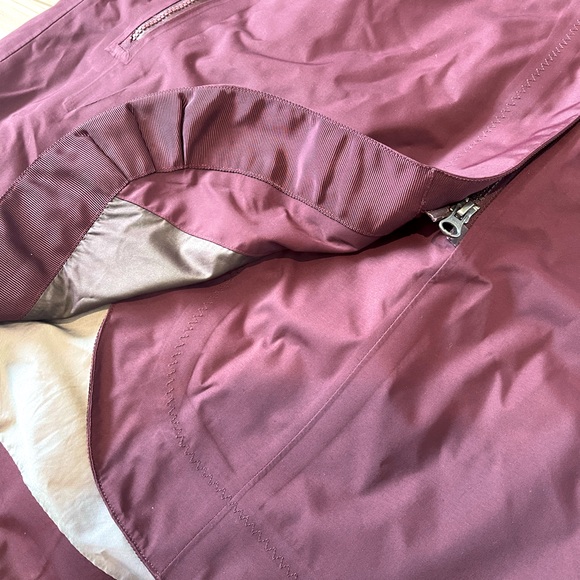 Rare LULULEMON Savasana Waterproof Jacket II in Bordeaux, Size 4 - Picture 7 of 10
